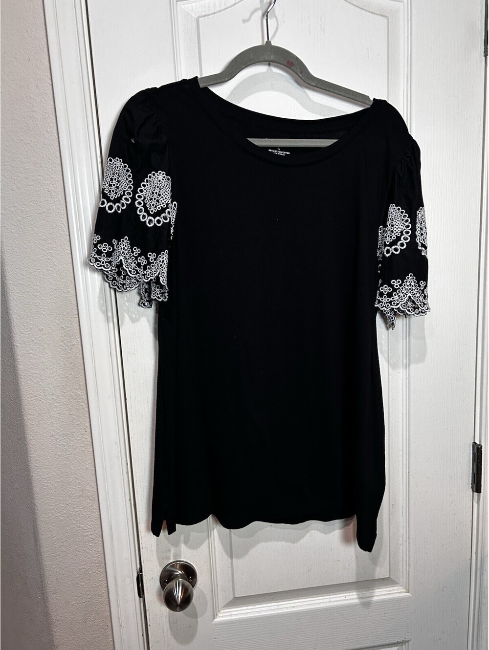 Talbots Black Puff Eyelet Short Scallop Sleeve Round Neck Cotton Top Sz L